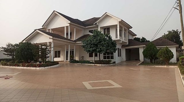 5bedroom +2bq  house for sale  West Legon